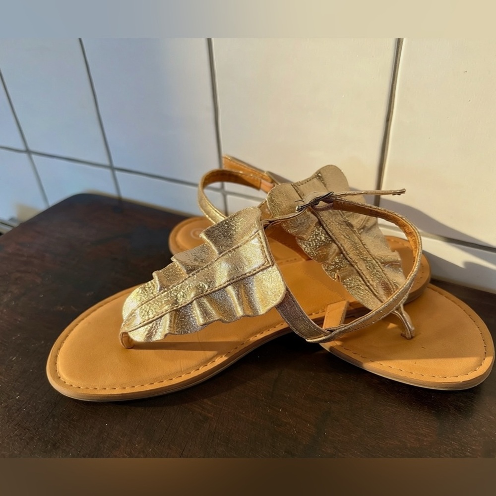 Cat & Jack Kids Gold Shimmer Leaf Sandals sz 5